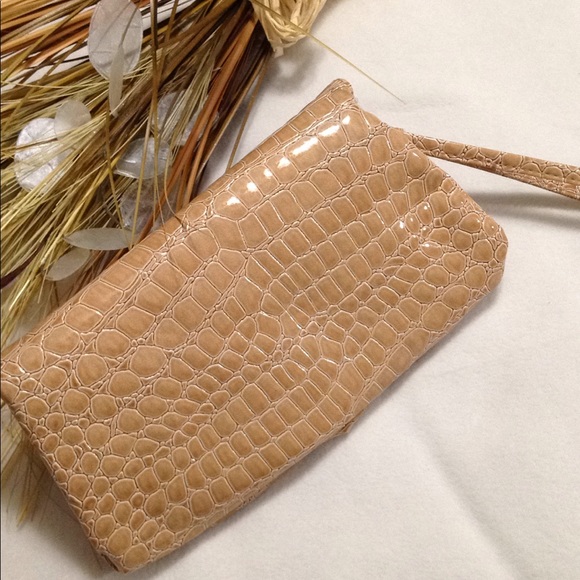 NEW Clutch Purse Wristlet Reptile Tan Toggle Flap Polka Dot Lined Mainstreet MSC - Picture 6 of 8